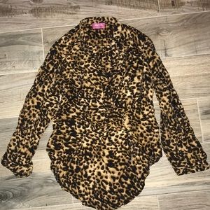 Cheetah print 3/4 length shirt size small